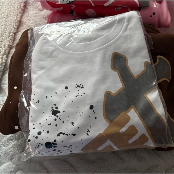 Brand new Brown Hoodie with Graphic Print + the pants and shirt - Picture 3 of 3